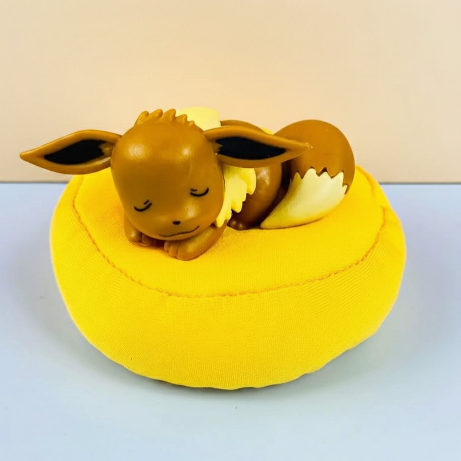 Eevee Pokémon Sleeping Action Figure